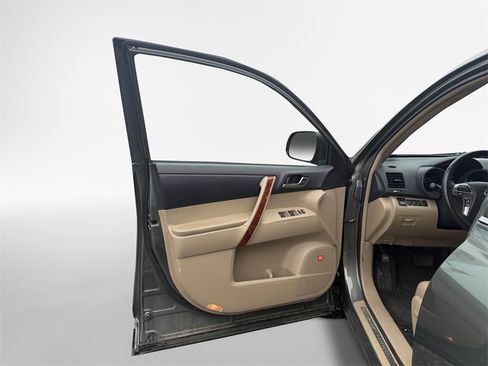 Used 2013 Toyota Highlander Limited image 14
