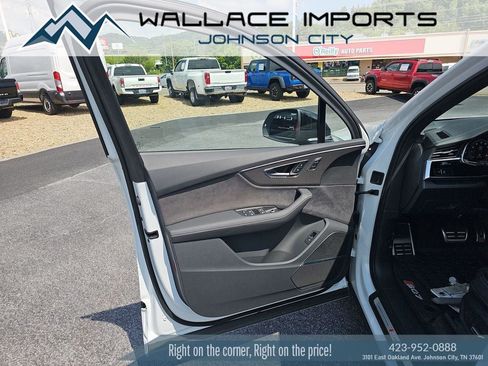 Used 2025 Audi SQ7 Premium Plus AWD/4WD image 24