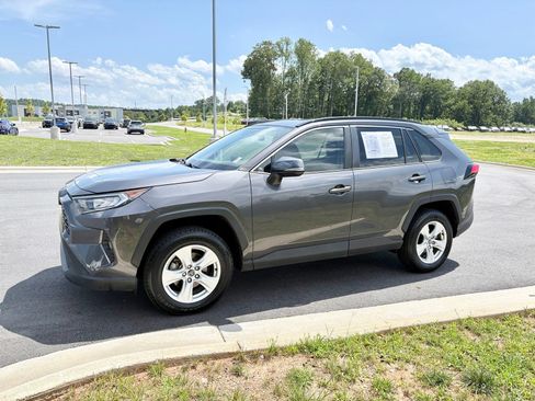 Used 2021 Toyota RAV4 XLE w/ Convenience Package AWD/4WD image 4