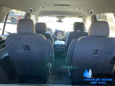 Used 2023 Chevrolet Traverse LT FWD image 11