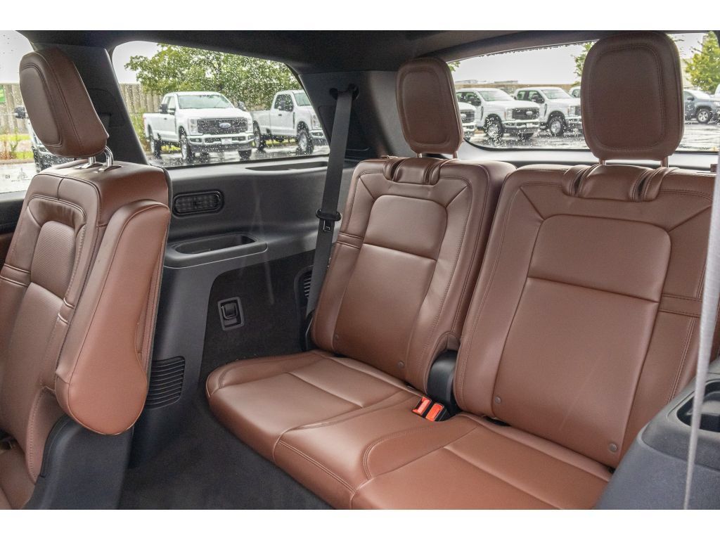 Used 2025 Lincoln Aviator Reserve w/ Equipment Group 201A AWD/4WD image 15