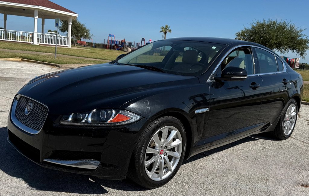 Used 2015 Jaguar XF Premium RWD image 1