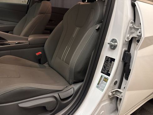 Used 2024 Hyundai Elantra SEL w/ Convenience Package image 11