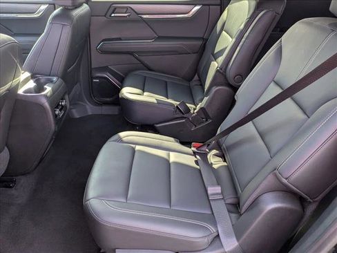 Used 2024 GMC Acadia Elevation image 17