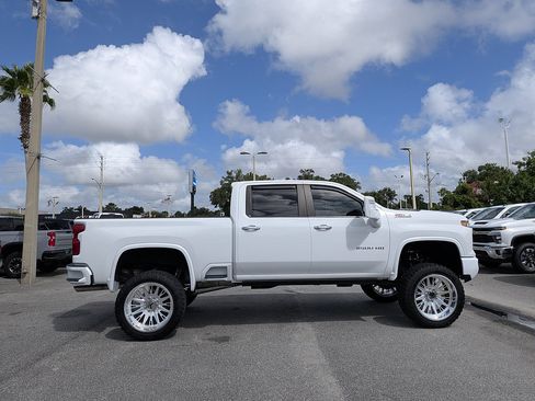 Used 2025 Chevrolet Silverado 2500 Custom w/ Custom Value Package AWD/4WD image 2