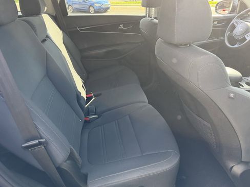 Used 2019 Kia Sorento AWD image 16