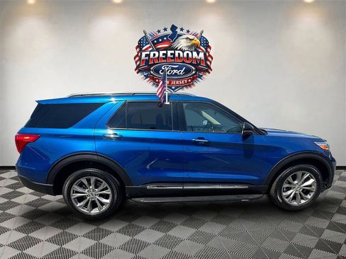 Certified 2023 Ford Explorer Limited w/ Equipment Group 301A AWD/4WD image 3