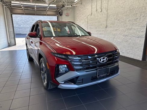 Used 2025 Hyundai Tucson SEL FWD image 2