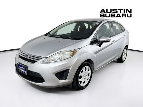 Used 2013 Ford Fiesta SE FWD image 3
