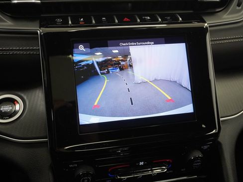 Certified 2025 Jeep Grand Cherokee Laredo X AWD/4WD image 30