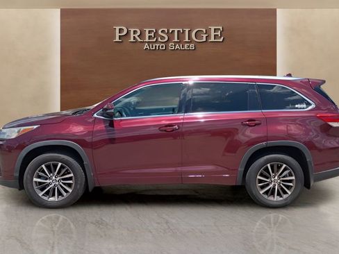 Used 2018 Toyota Highlander XLE AWD/4WD image 14