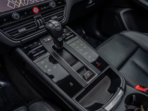 Used 2024 Porsche Macan Base w/ Premium Plus Package image 12