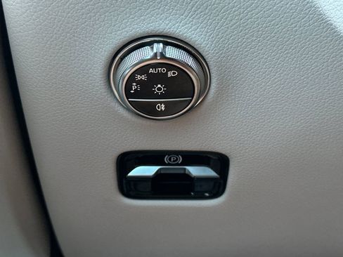 Certified 2025 Mercedes-Benz GLC 300 image 30