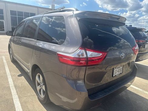 Used 2015 Toyota Sienna LE FWD image 9