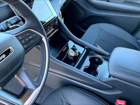 New 2026 Jeep Grand Cherokee Laredo image 8