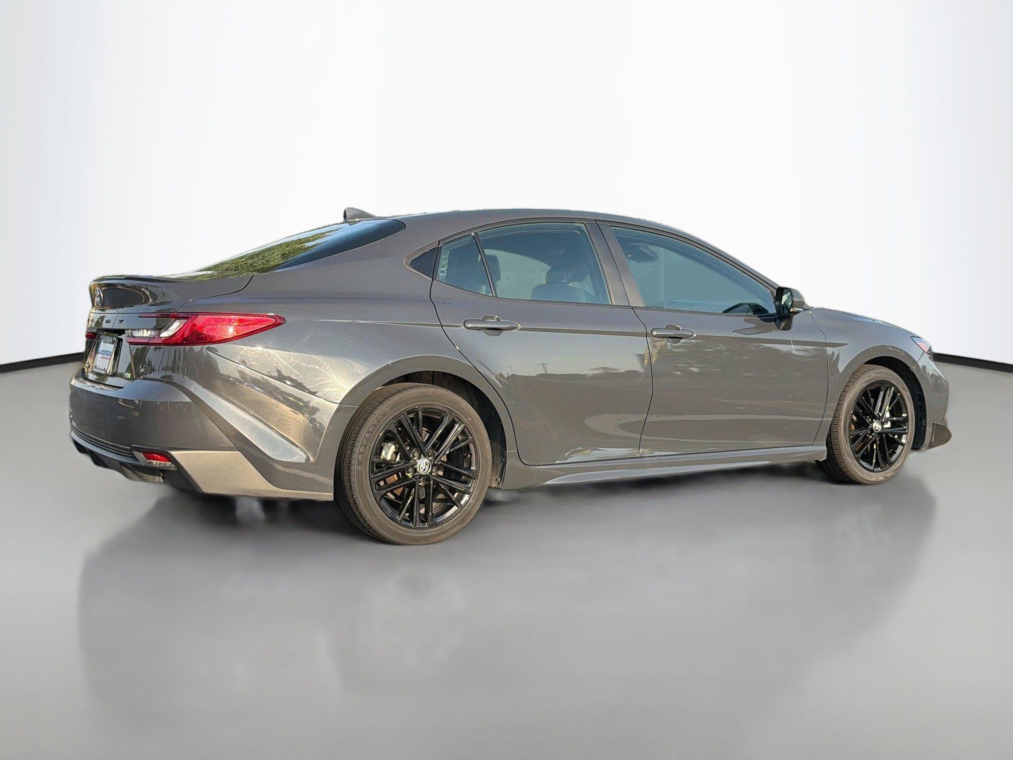 Used 2025 Toyota Camry SE FWD image 2