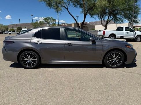 Used 2021 Toyota Camry SE w/ Audio Upgrade Package FWD image 4