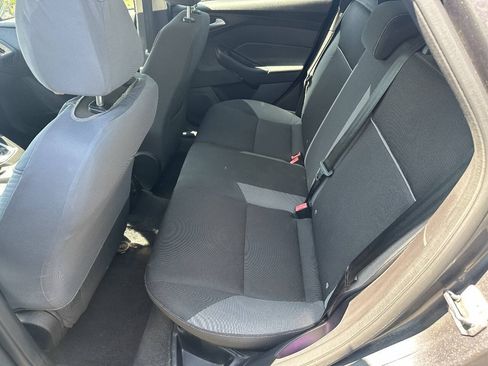 Used 2013 Ford Focus SE w/ SE Winter Pkg FWD image 12
