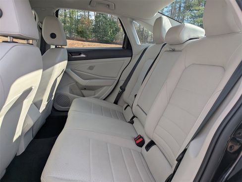 Used 2023 Volkswagen Jetta SE image 13