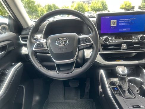 Certified 2025 Toyota Highlander XLE AWD/4WD image 14