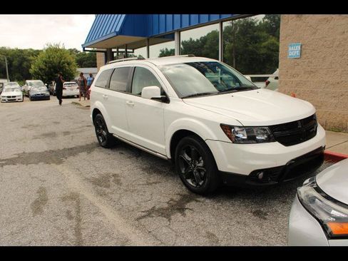 Used 2019 Dodge Journey Crossroad FWD image 1