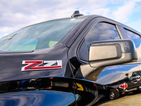 Used 2022 Chevrolet Silverado 1500 LT Trail Boss w/ Convenience Package II image 3