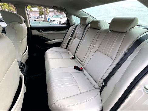 Used 2020 Honda Accord Touring image 19