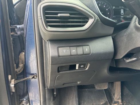 Used 2023 Hyundai Santa Fe SE w/ Winter Weather Package image 19