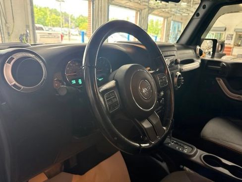 Used 2016 Jeep Wrangler Unlimited Sahara AWD/4WD image 12