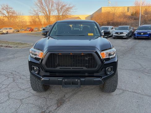 Used 2017 Toyota Tacoma SR5 w/ Tow Package image 2