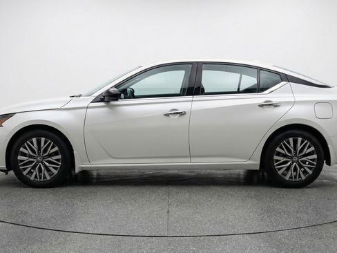 Used 2025 Nissan Altima 2.5 SV image 5