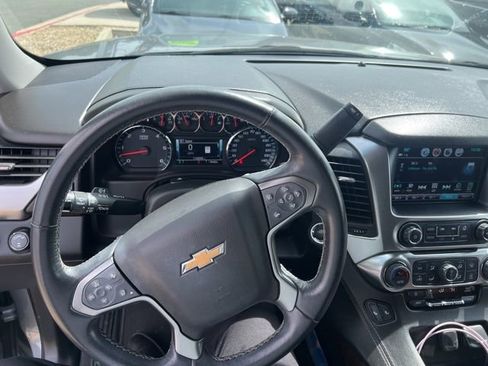 Used 2020 Chevrolet Suburban LT w/ Luxury Package AWD/4WD image 3
