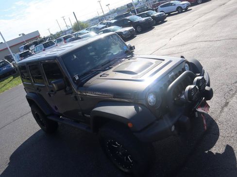 Used 2017 Jeep Wrangler Unlimited Rubicon w/ Cold Weather Group AWD/4WD image 26