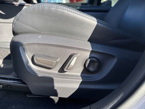 Certified 2023 Toyota Crown Platinum image 33