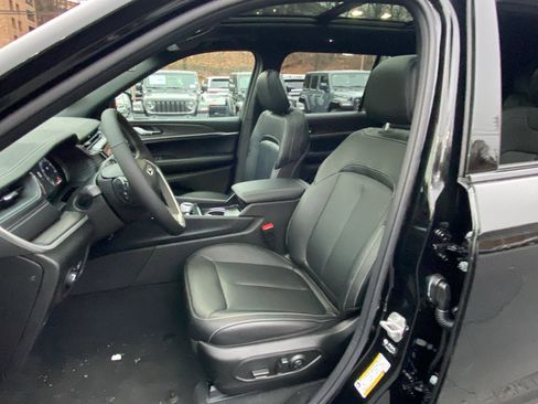 New 2025 Jeep Grand Cherokee L Limited image 18