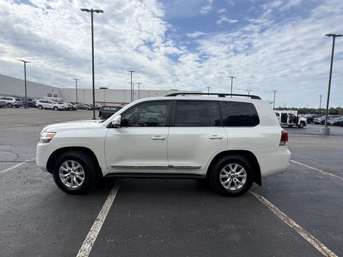 Used 2021 Toyota Land Cruiser AWD/4WD image 23