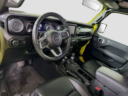 Used 2023 Jeep Wrangler Unlimited Sahara AWD/4WD image 3