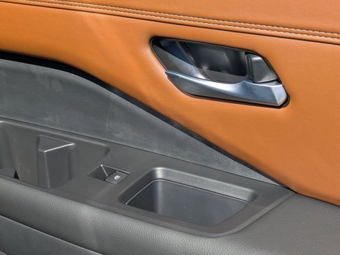 New 2026 Nissan Pathfinder Platinum image 33