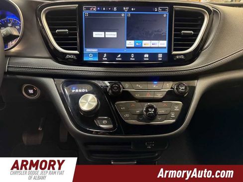 New 2026 Chrysler Pacifica Select image 18