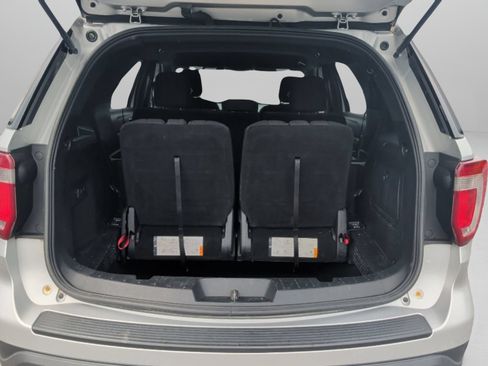Used 2018 Ford Explorer XLT FWD image 36