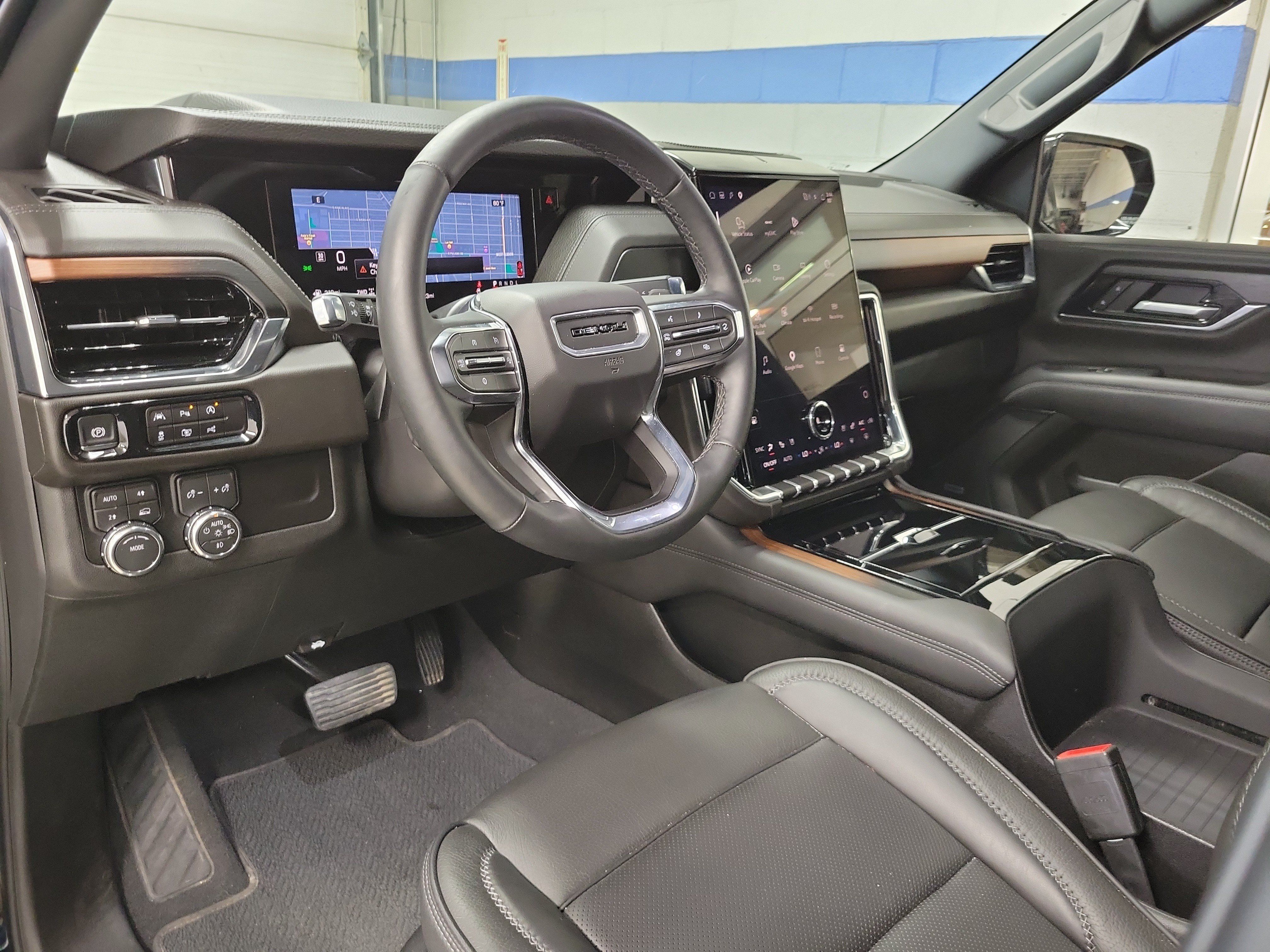 Used 2026 GMC Yukon Denali w/ Sun & Power Step Package AWD/4WD image 12