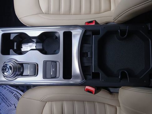 Used 2022 Ford Edge SEL w/ Convenience Package image 24