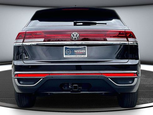 Used 2025 Volkswagen Atlas Cross Sport SE FWD image 6