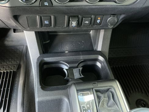 Certified 2023 Toyota Tacoma TRD Off-Road image 27