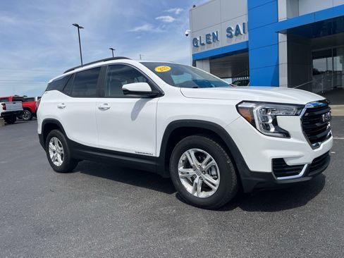 Used 2023 GMC Terrain SLE w/ Driver Convenience Package image 8