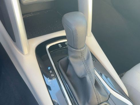 Used 2024 Toyota Corolla Cross L image 17