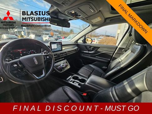 Used 2022 Lincoln Corsair AWD w/ Premium Package image 12