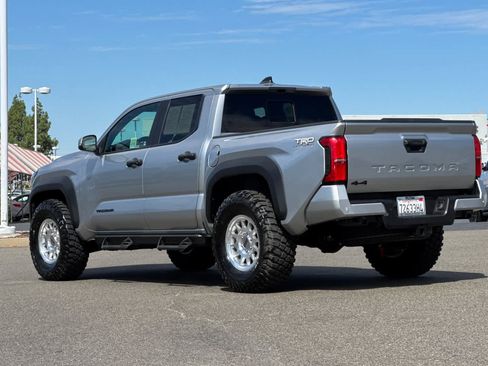 Used 2025 Toyota Tacoma TRD Off-Road w/ TRD Off Road Upgrade Package AWD/4WD image 7