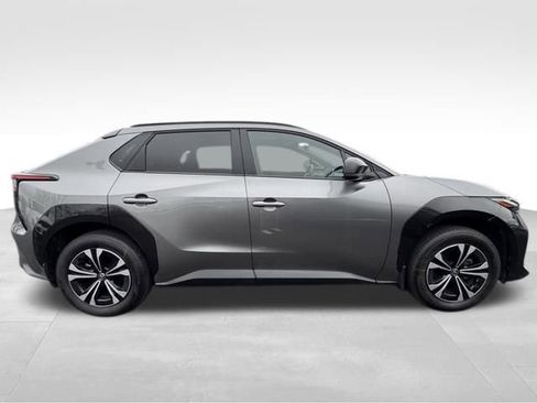 Used 2024 Toyota bZ4X XLE w/ Weather Package image 9