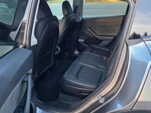 Used 2024 Tesla Model Y Long Range AWD/4WD image 11